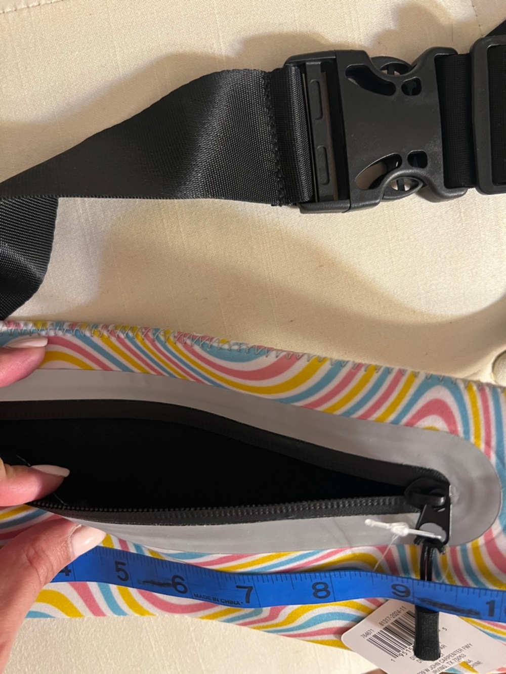 Multi-Color Wave Pattern Waterproof Waist Belt Bag - Picture 4 of 6